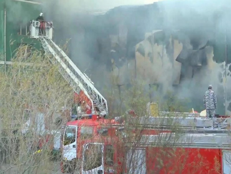 Гал түймрийг унтраахаар ажиллаж байна