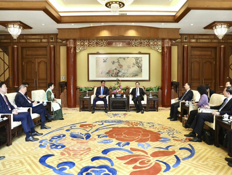 Монгол Улсын Ерөнхийлөгч У.Хүрэлсүхэд БНХАУ-ын Төрийн зөвлөлийн Ерөнхий сайдын орлогч Дин Шюэшян бараалхлаа