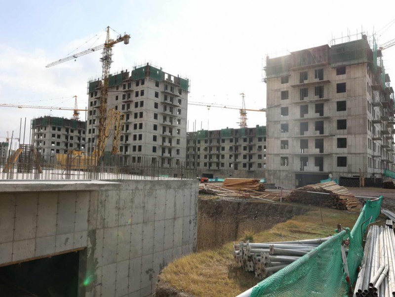 Хотын дарга Х.Нямбаатар 2007 айлын орон сууцны хорооллыг гэрээний хугацаанд нь ашиглалтад оруулах үүрэг өглөө