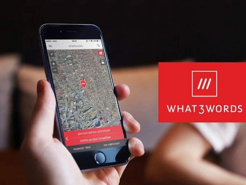 “what3words” апплейкшныг гар утсандаа татаж суулган, ашиглахыг зөвлөж байна