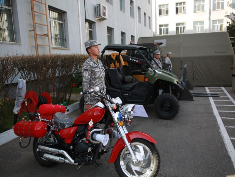 Улсын төсвийн хөрөнгө оруулалтаар шуурхай албаны автомашин болон техник хэрэгслүүд хүлээлгэн өглөө