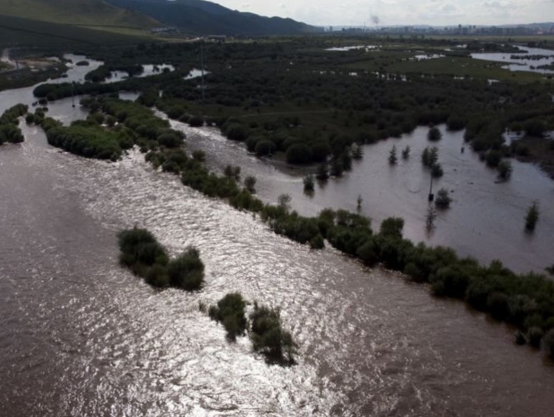 Усны түвшин 50 см орчим нэмэгдэж, үерийн түвшин давахыг анхааруулж байна
