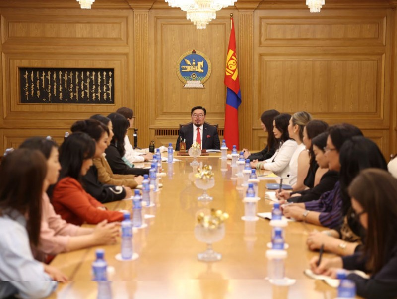 Монголын эмэгтэйчүүдийн холбооны төлөөллийг хүлээн авч уулзлаа