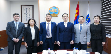 Аймгуудын эрүүл мэндийн тусламж, үйлчилгээг сайжруулах төслийн талаар санал солилцлоо