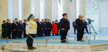 Ерөнхийлөгч У.Хүрэлсүхийг Акорда ордонд албан ёсоор угтан авлаа